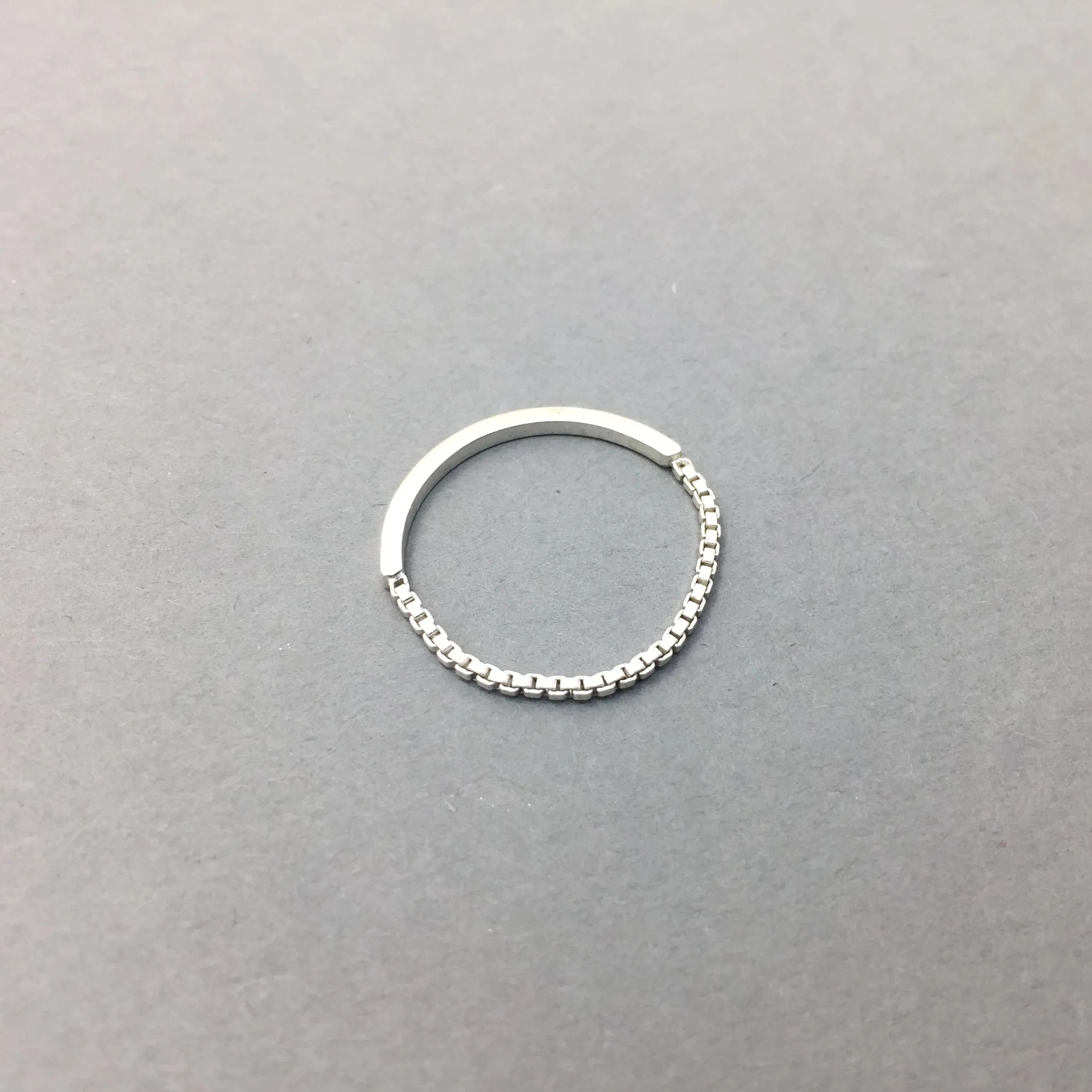 DAINTY CHAIN STACK RING