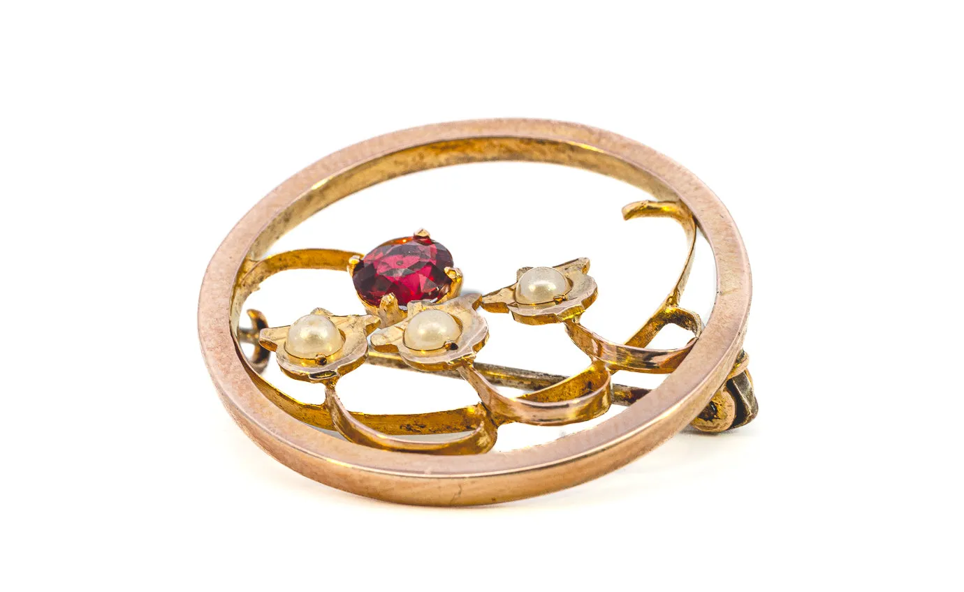 Elegant Yellow Gold Brooch with Garnet and Seed Pearls