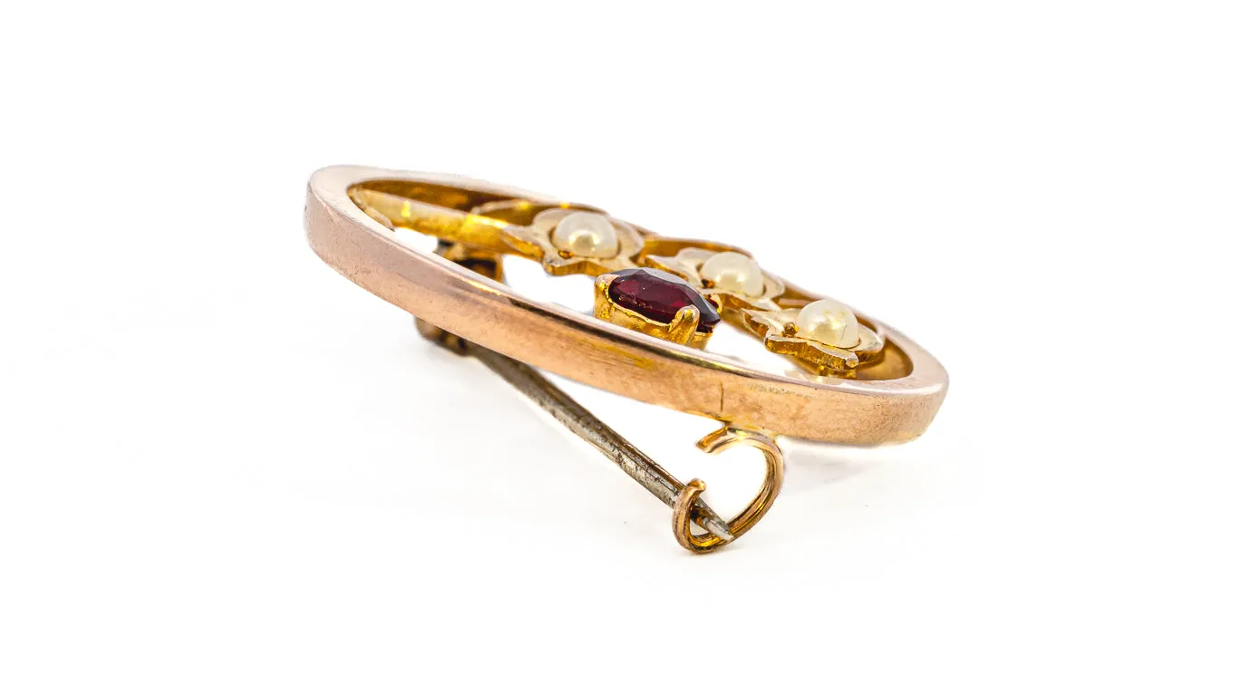 Elegant Yellow Gold Brooch with Garnet and Seed Pearls