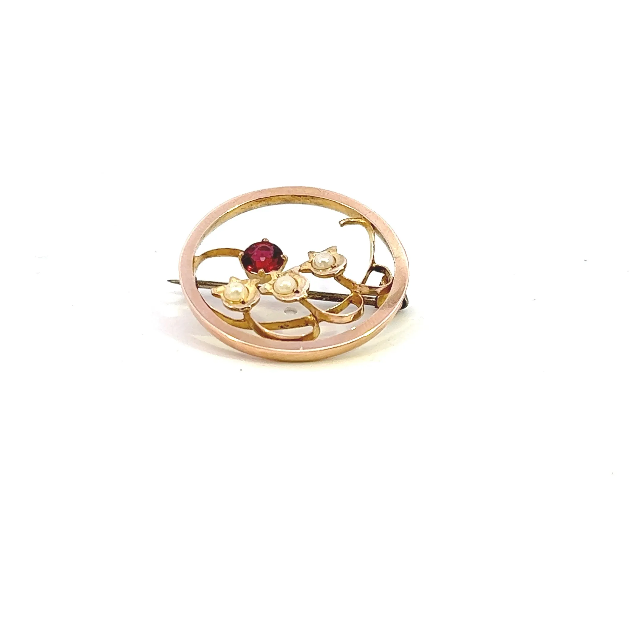 Elegant Yellow Gold Brooch with Garnet and Seed Pearls