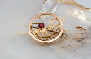 Elegant Yellow Gold Brooch with Garnet and Seed Pearls