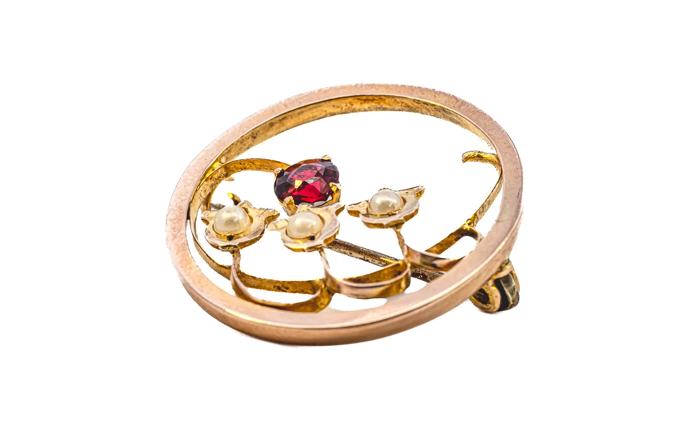 Elegant Yellow Gold Brooch with Garnet and Seed Pearls