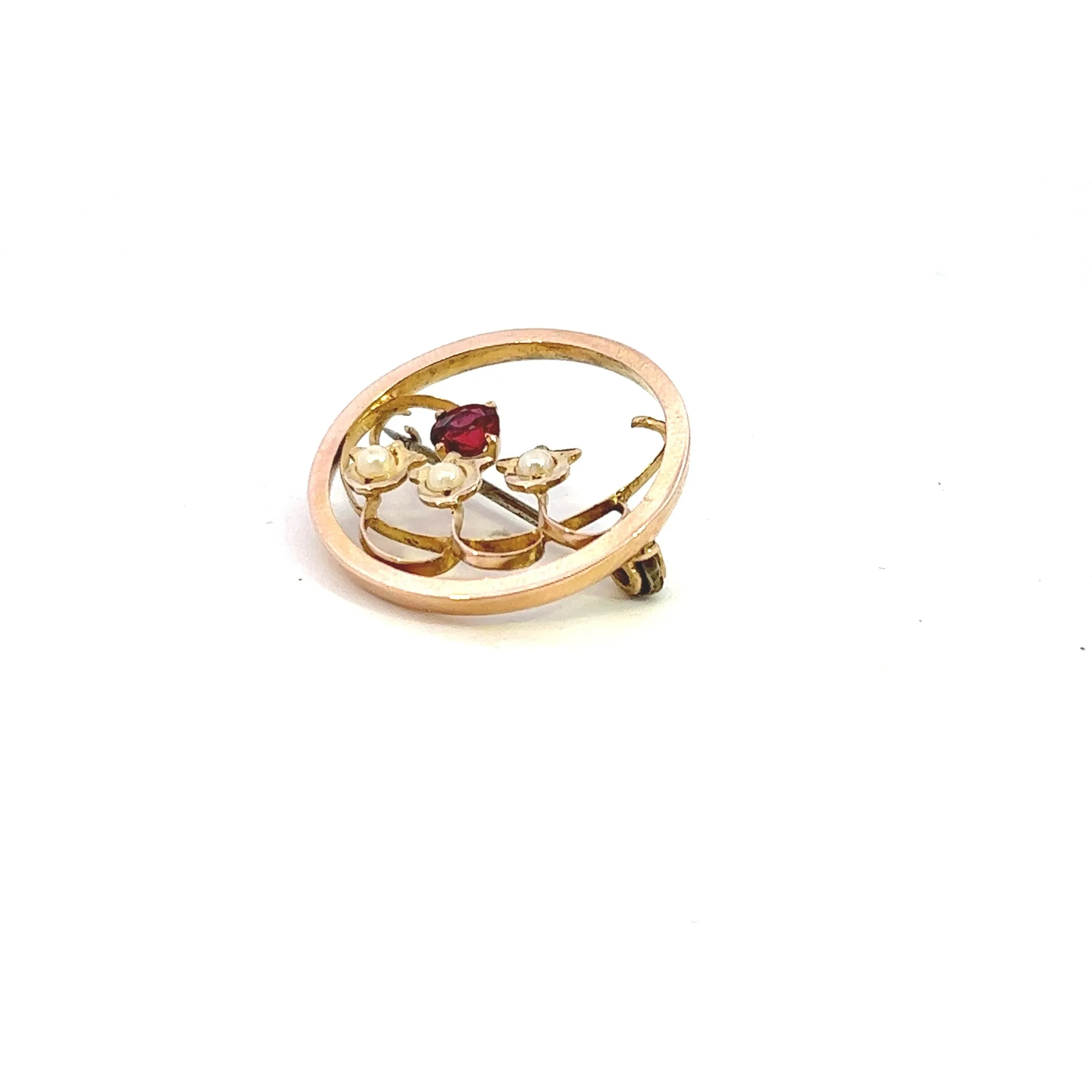 Elegant Yellow Gold Brooch with Garnet and Seed Pearls