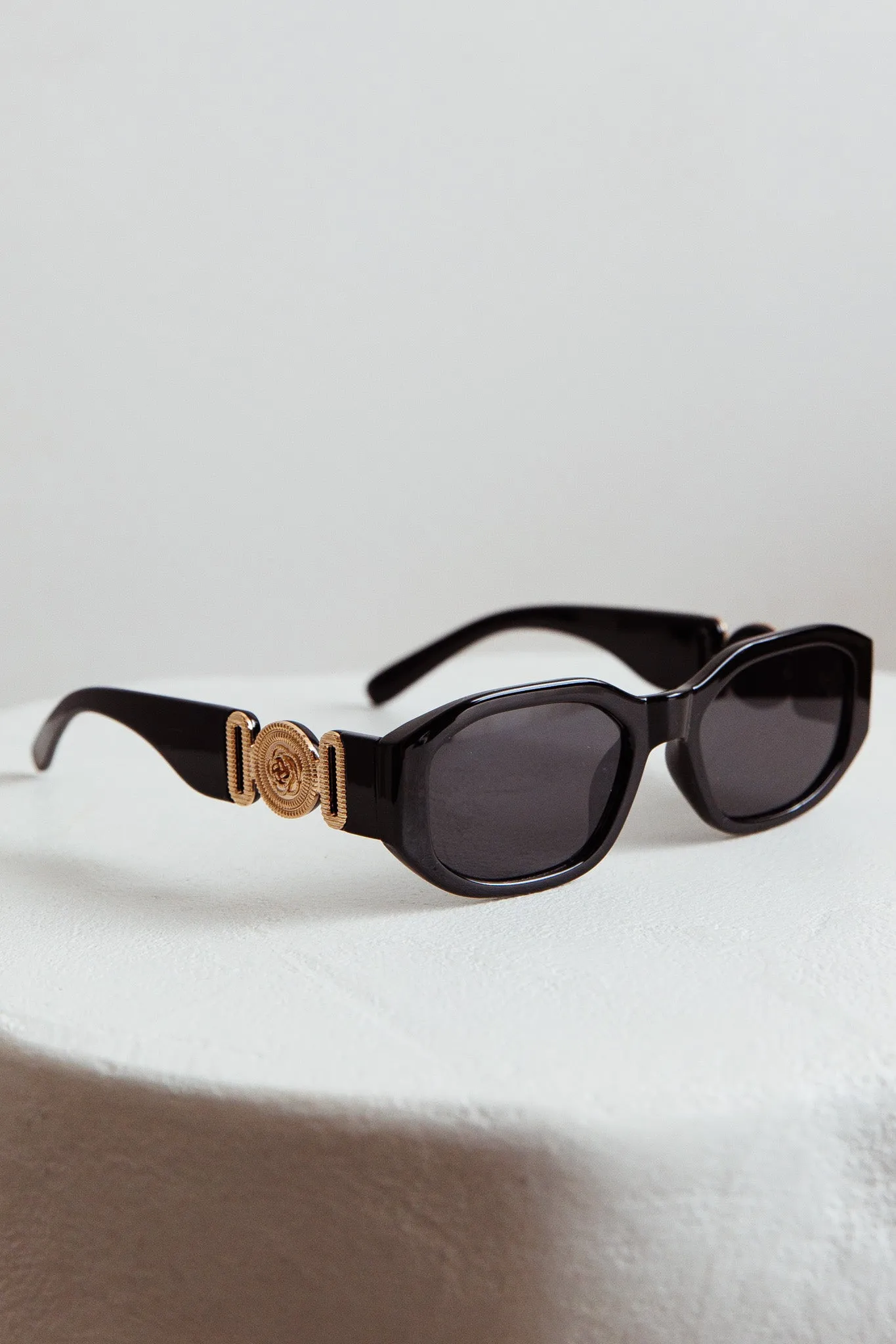 Heartfelt Square Sunglasses Black