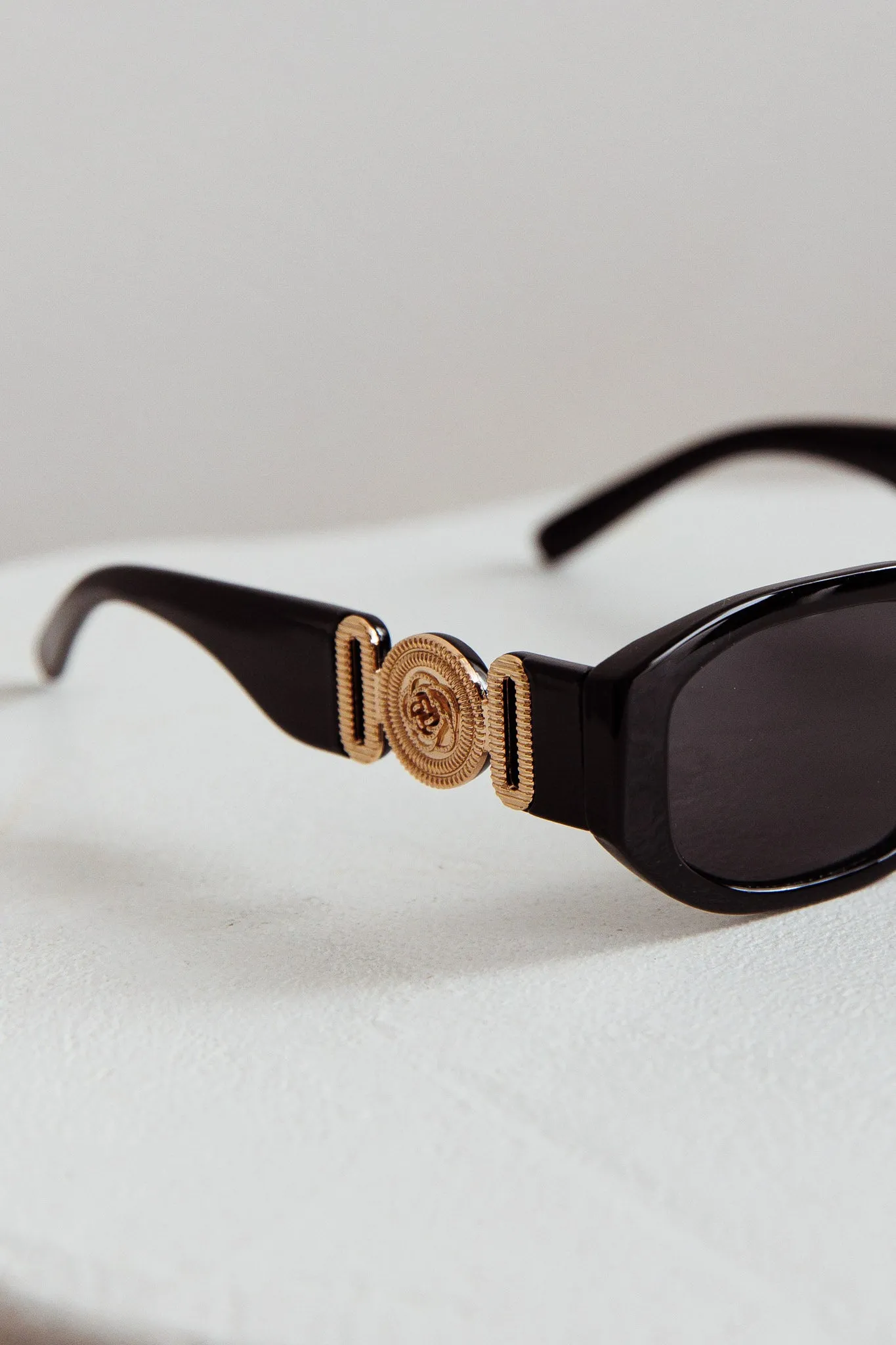 Heartfelt Square Sunglasses Black