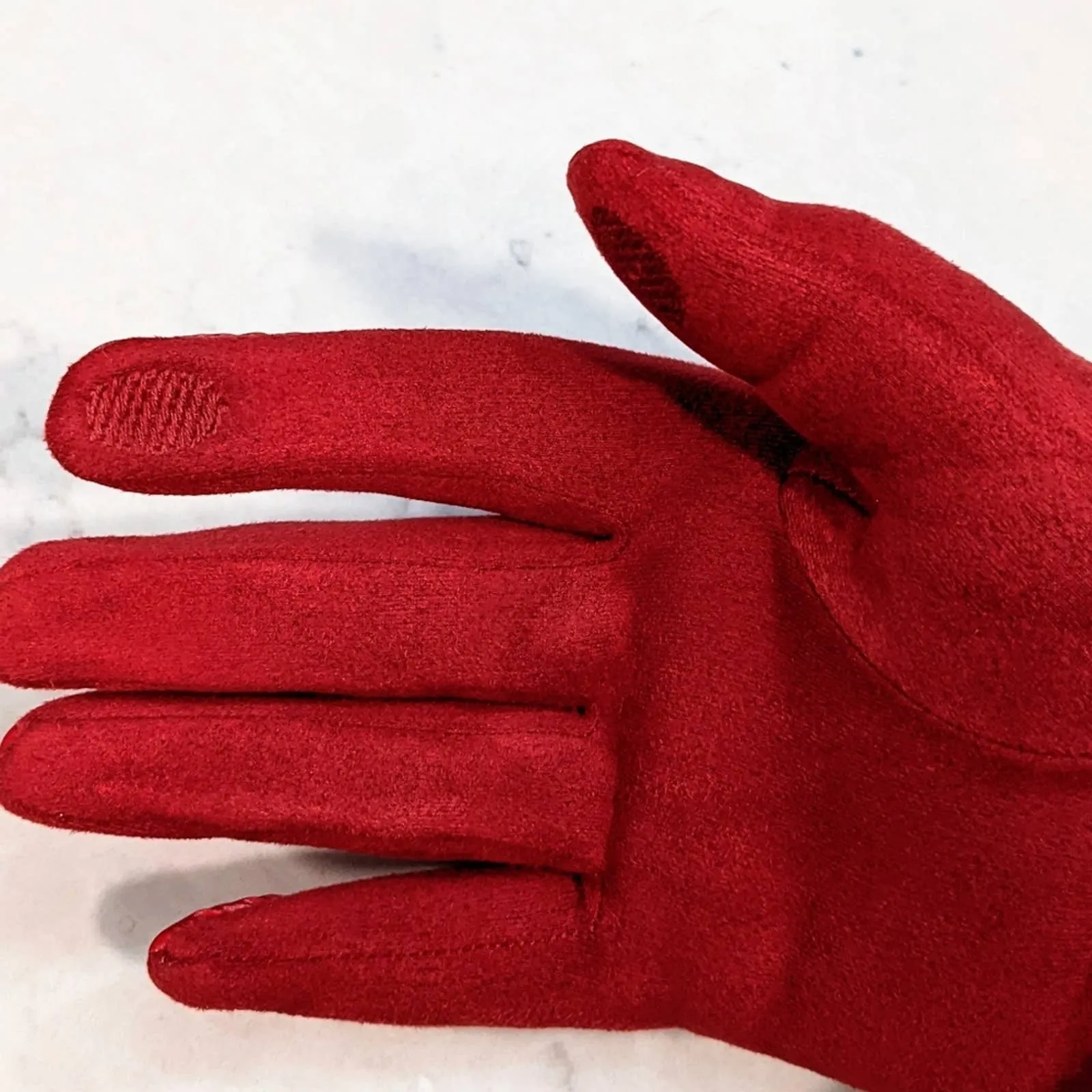 PUFFER TECH GLOVES in Shiny Red