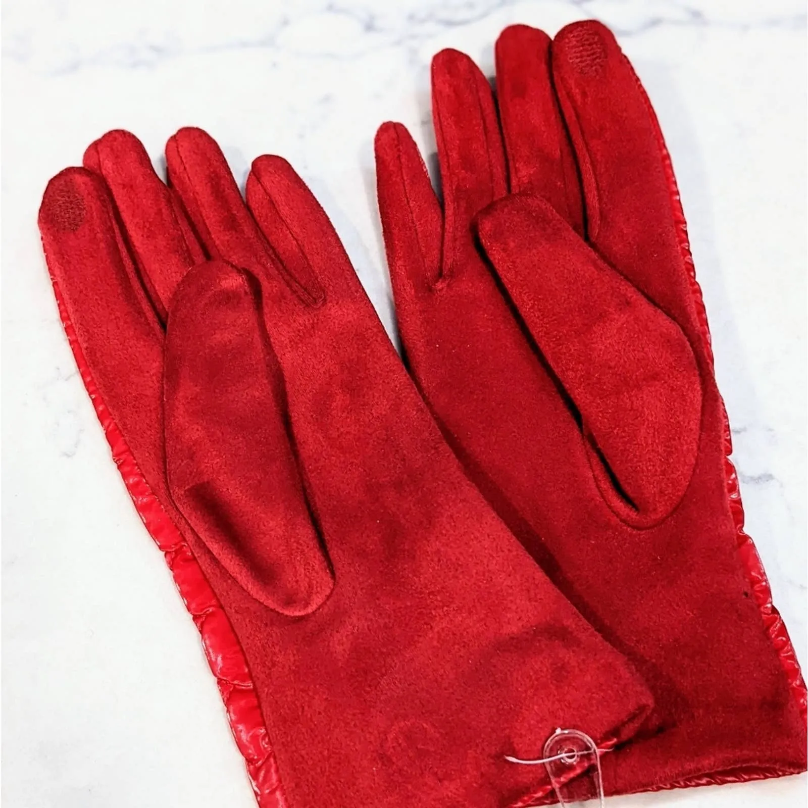 PUFFER TECH GLOVES in Shiny Red