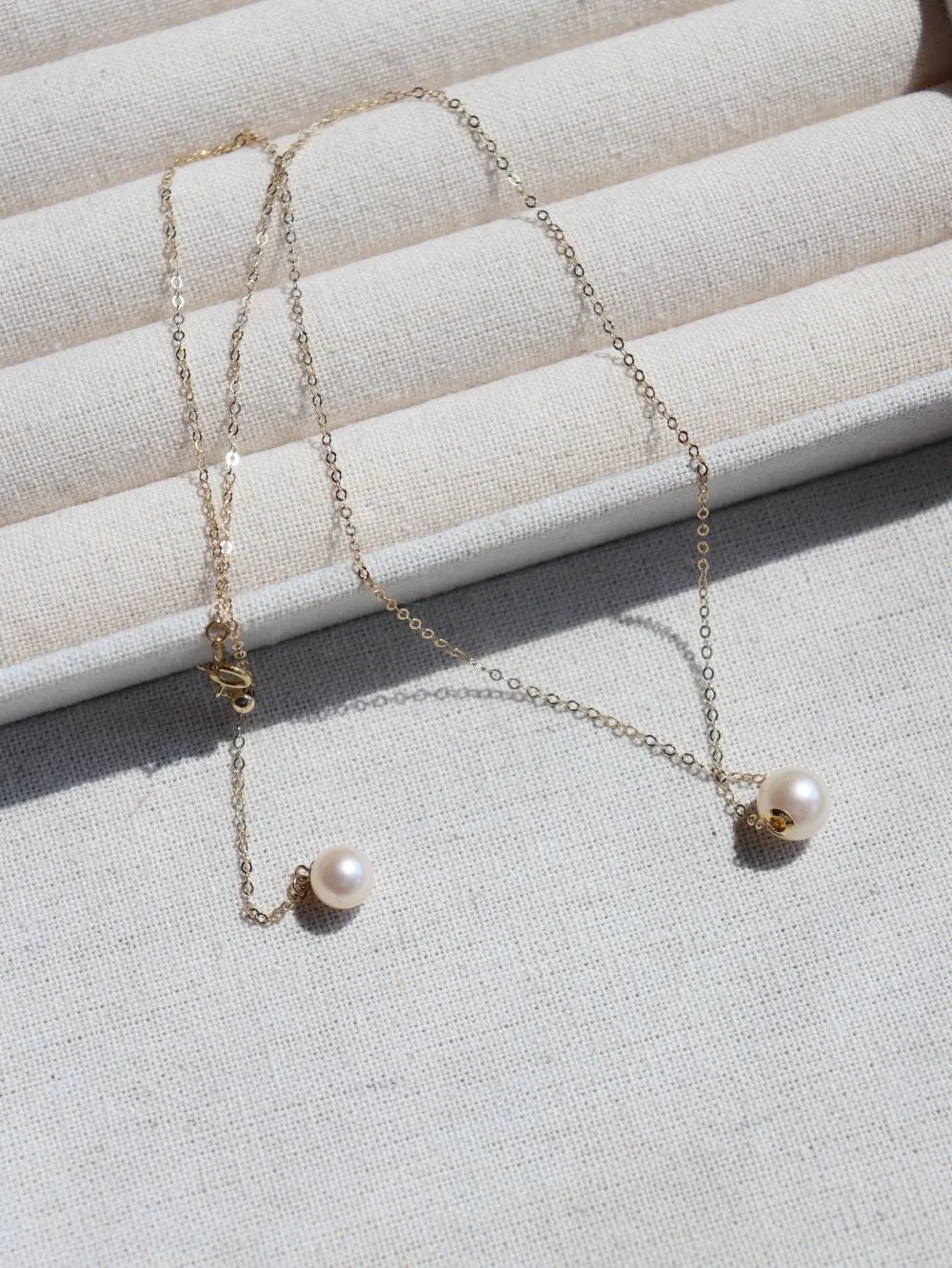 Single Round Pearl Pendant Necklace